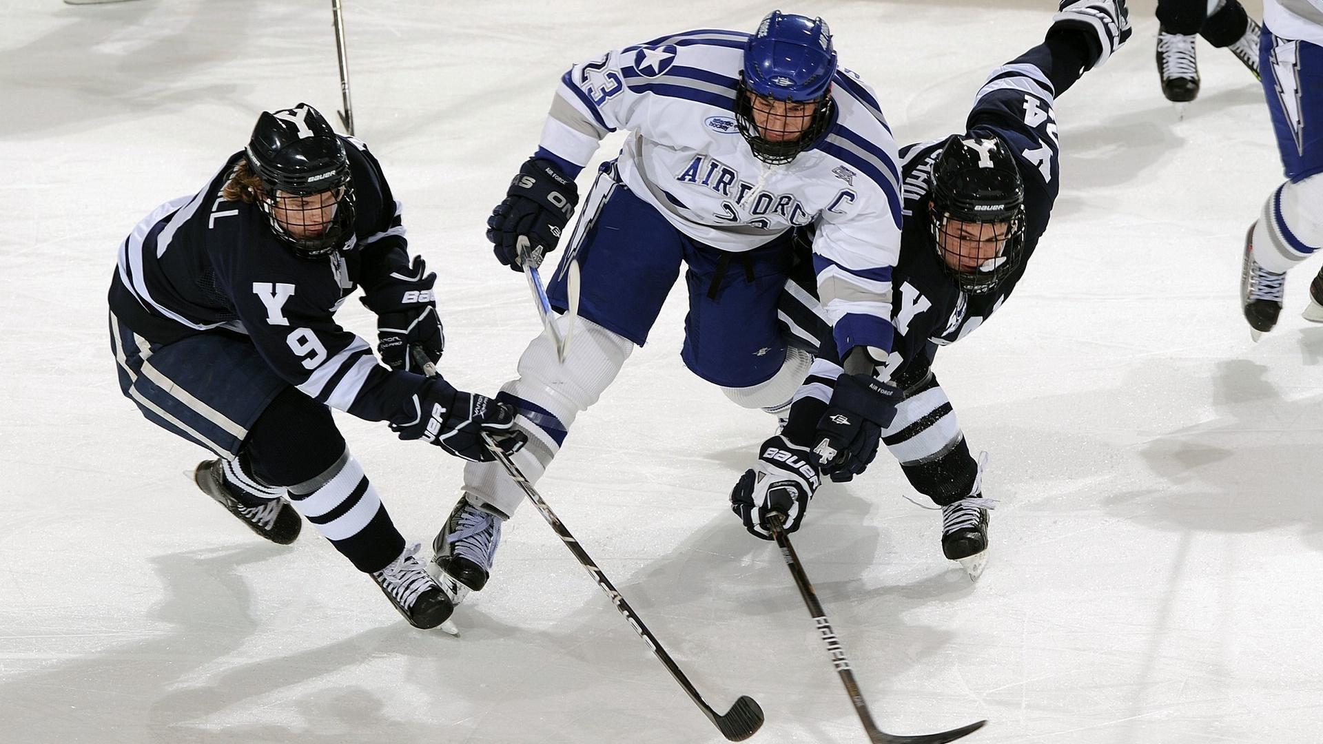 世界杯：开幕式上传奇球星与儿童共同进场 象征“足球传承”